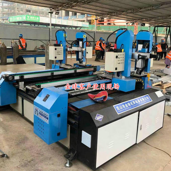 昆明四槍角鐵法蘭自動(dòng)焊施工現(xiàn)場(chǎng)